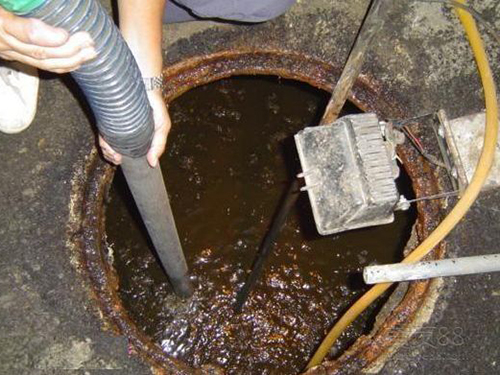 红毛镇隔油池清理