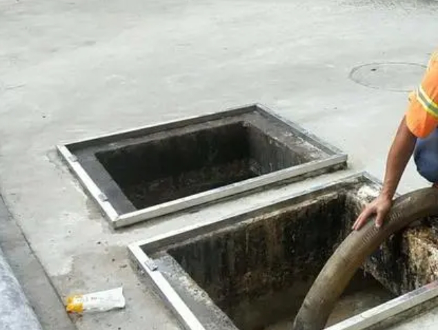 红毛镇化粪池清理